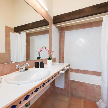 Hidden Retreat / Denga Villa