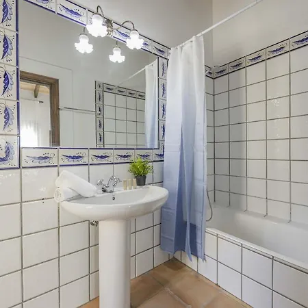 Hidden Retreat / Denga Villa *