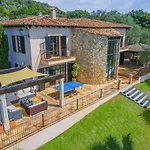 Villa Hidden Retreat / Denga Pollença