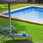 Hidden Retreat / Denga Villa