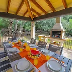 Hidden Retreat / Denga Villa *