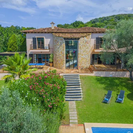 Hidden Retreat / Denga Pollenca