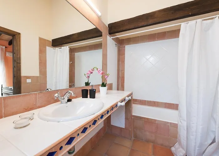 Hidden Retreat / Denga Villa