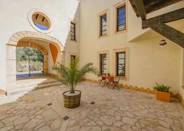 Hidden Retreat / Denga Villa *