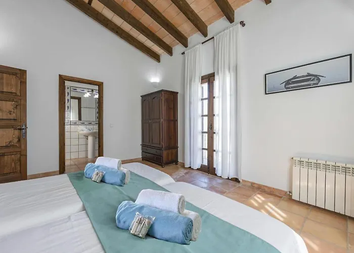 Hidden Retreat / Denga Villa Pollenca